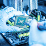工程师技术员计算机正在审查